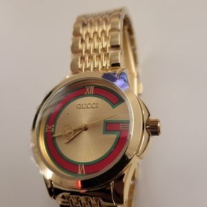 Gucci watch, Gold color, NEW, 100% Authentic without tag ! (Unisex watch)